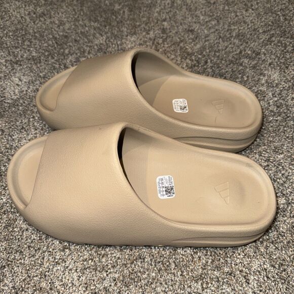 Size 11 Men’s- Adidas Yeezy Slide GW1934 main image 4